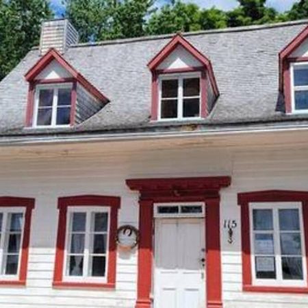 Om Chalet 1 Avec Spa Face Au Fleuve Saint-Jean Eksteriør bilde
