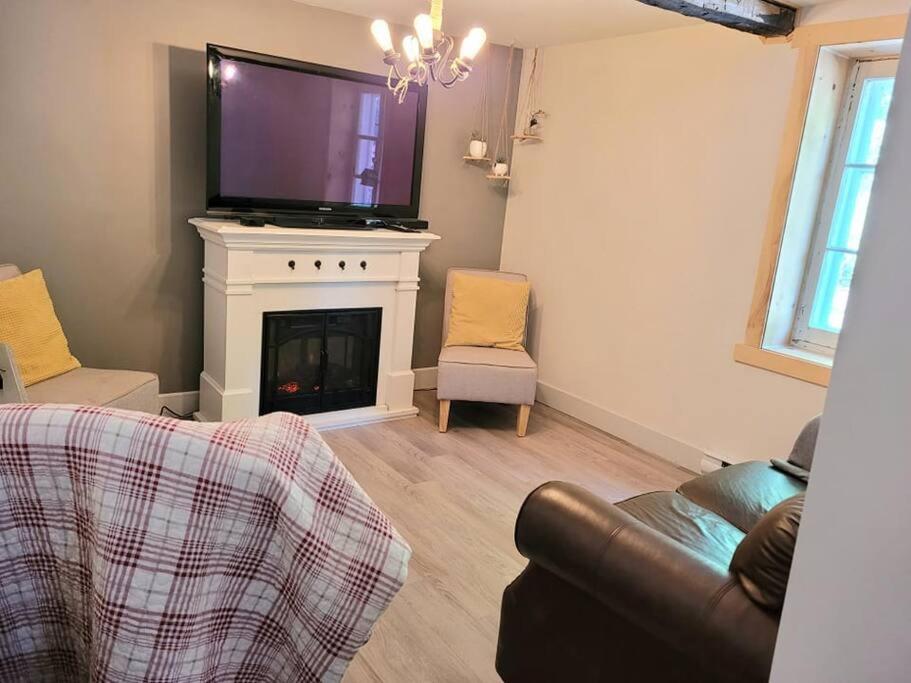 Om Chalet 1 Avec Spa Face Au Fleuve Saint-Jean Eksteriør bilde