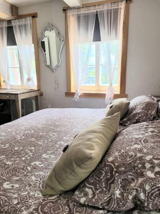 Om Chalet 1 Avec Spa Face Au Fleuve Saint-Jean Eksteriør bilde